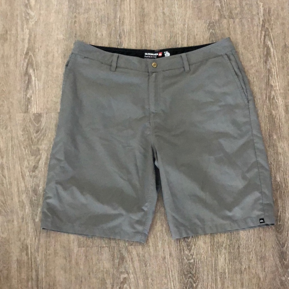Mens quicksilver amphibian shorts. Size 38.
